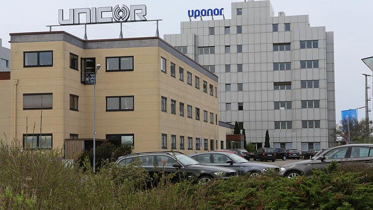 Auch die Firma Unicor gibt es noch (vorne). Deren Gebäude grenzt an die Uponor-Zentrale in Haßfurt an. Die beiden Unternehmen nutzen sogar gemeinsam eine Kantine und arbeiten auch in der Ausbildung von Nachwuchskräften zusammen. Foto: Barbara Herbst