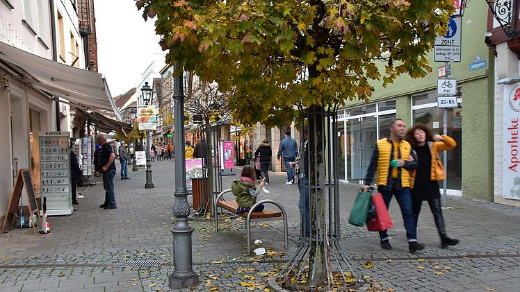 Bummelnde Besucher - Foto Uschi Prawitz