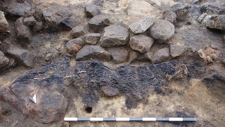 Archäologen finden bisher verborgene Stelle in Franken - hier lebte jemand mit "Macht und Reichtum"