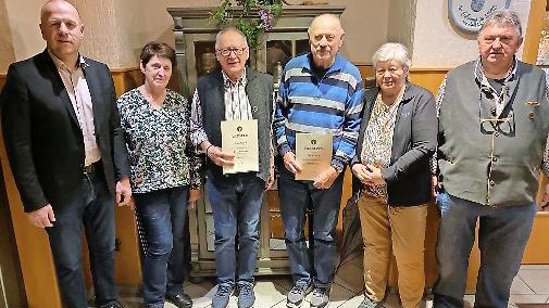 Ehrungen beim Frankenwaldverein der Ortsgruppe Wirsberg: von links B&uuml;rgermeister Jochen Trier, Kassenwartin Heidi Holhut, Fritz Hereth (40 Jahre), Herbert Trier (25 Jahre), Vorsitzende Erika Lauterbach und Wegereferent Gerhard L&ouml;w