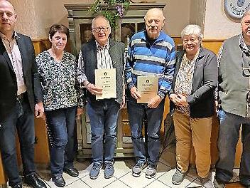 Ehrungen beim Frankenwaldverein der Ortsgruppe Wirsberg: von links Bürgermeister Jochen Trier, Kassenwartin Heidi Holhut, Fritz Hereth (40 Jahre), Herbert Trier (25 Jahre), Vorsitzende Erika Lauterbach und Wegereferent Gerhard Löw