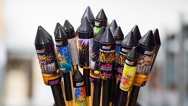 Pl&ouml;tzlich steigen vor JVA Raketen auf - Jugendlicher mit verr&uuml;ckter Erkl&auml;rung