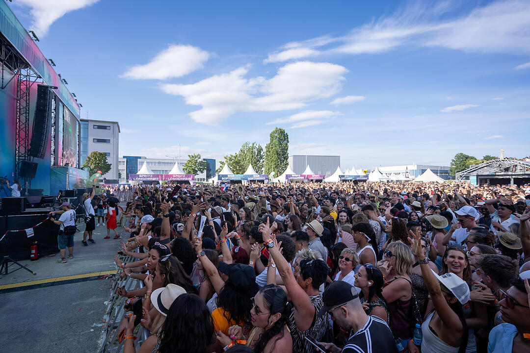 Mit vielen internationalen und nationalen Live-Acts.