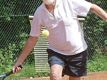 Uwe Mohr vom TC Kronach gewann beim abschließenden 9:5-Erfolg in Bamberg sein Einzel. Foto: Hans Franz