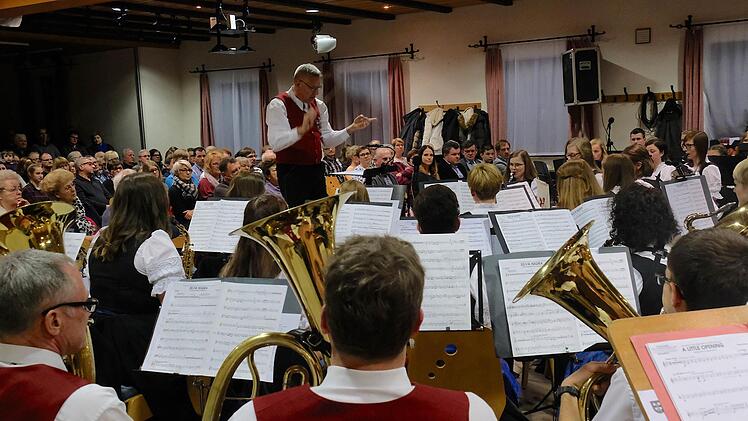 Jubiläumskonzert 40 Jahre Musikverein Ober/Untereschenbach am Samstag in der Eschenbachhalle. Gerd Schaar
