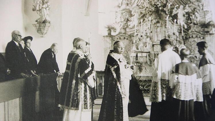 Weihbischof Landgraf bei der Weihe der Burgkunstadter Fünfwundenkapelle am 28. Juli 1958.Diözesanarchiv