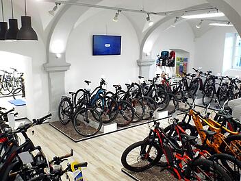 Das Radsport Haus in der Nürnberger Straße 151  hat seine Verkaufsfläche auf 650 Quadratmeter erweitert. Fotos: PR