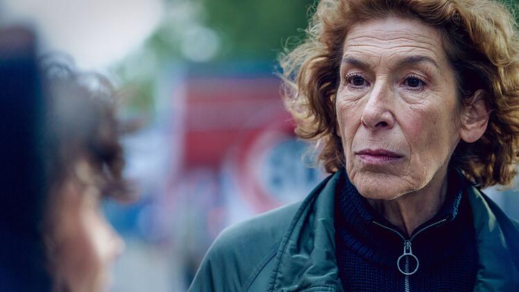 Bibi Fellner (Adele Neuhauser) spricht mit der Tochter des Toten im Altersheim, die sich verd&auml;chtig verh&auml;lt. Das Verh&auml;ltnis zum grantigen Vater war nicht unvorbelastet.