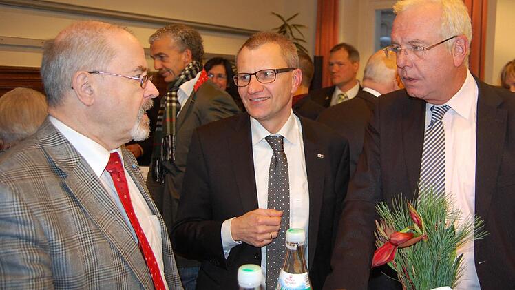 Jürgen W. Heike (links) mit IHK-Hauptgeschäftsführer Siegmar Schnabel und Thomas Kreuzer
