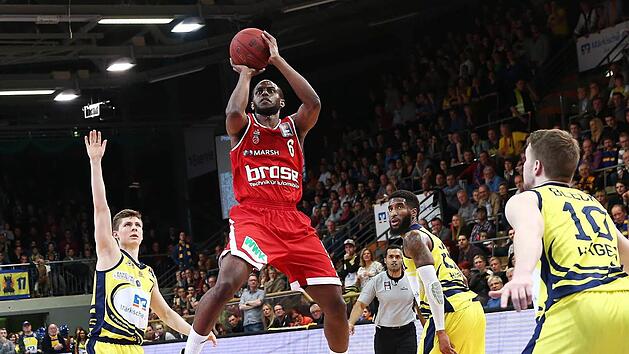 Brose-Neuzugang Darius Miller &uuml;bernimmt in einer kritischen Phase Verantwortung, l&auml;sst gleich drei Hagener schlecht aussehen und erzielt zwei seiner sieben Punkte im dritten Viertel. Foto: Daniel L&ouml;b