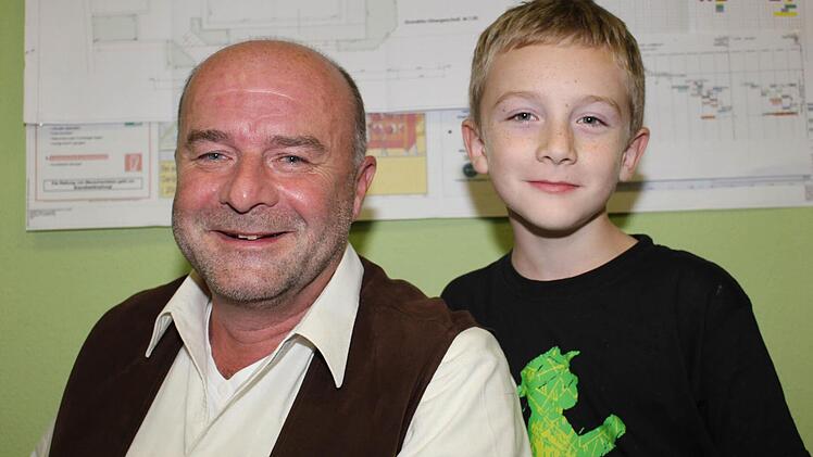 Werner Stöcker und Sohn Paul nach der Bekanntgabe des Ergebnisses.  Fotos: Evi Seeger
