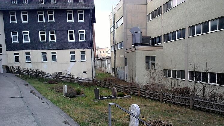 Der Friedhof in Tettau soll umgestaltet und verschönert werden. Von Stelenwänden will man jedoch absehen.  Hier der unterere Teil des Friedhofs Veronika Schadeck