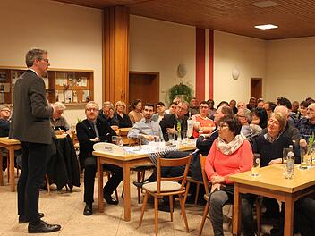 Markus Blume (l.) beantwortet Fragen der Zuhörer. Foto: Carmen Schwind