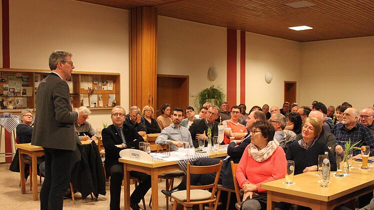 Markus Blume (l.) beantwortet Fragen der Zuhörer. Foto: Carmen Schwind