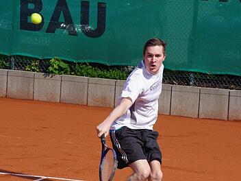 Beim hauchdünnen 5:4-Heimsieg der Herren des TV Wallenfels gegen den TC Sonnfeld gewann Mario Querfurth (Bild) sein Einzel und das Doppel mit Andy Weiß ohne Satzverlust.  Foto: Hans Franz
