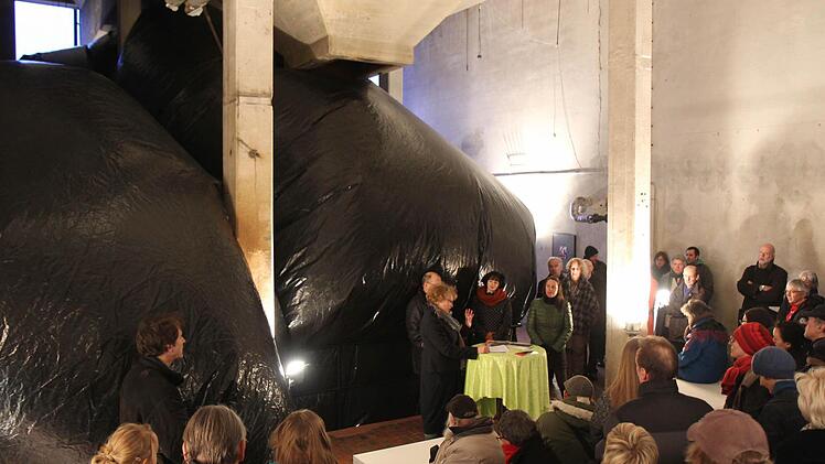 Der "Knick" macht sich im Kunstraum Kesselhaus breit. Foto: Michael Gründel