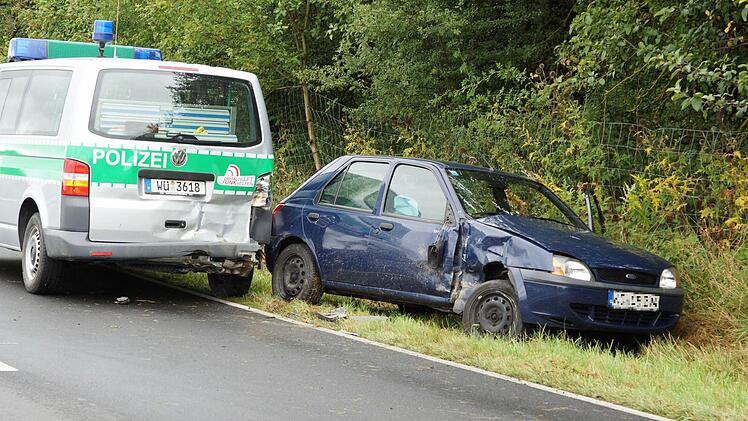 Die beiden beschädigten Autos. Foto: Arkadius Guzy