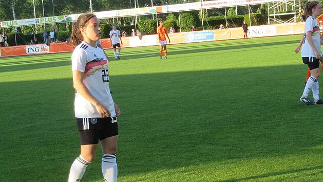Hier noch im Trikot der Deutschen Nationalmannschaft muss Jule Betz aus Windheim mit 18 Jahren ihre Schuhe endgültig an den Nagel hängen. Foto: Andre Betz