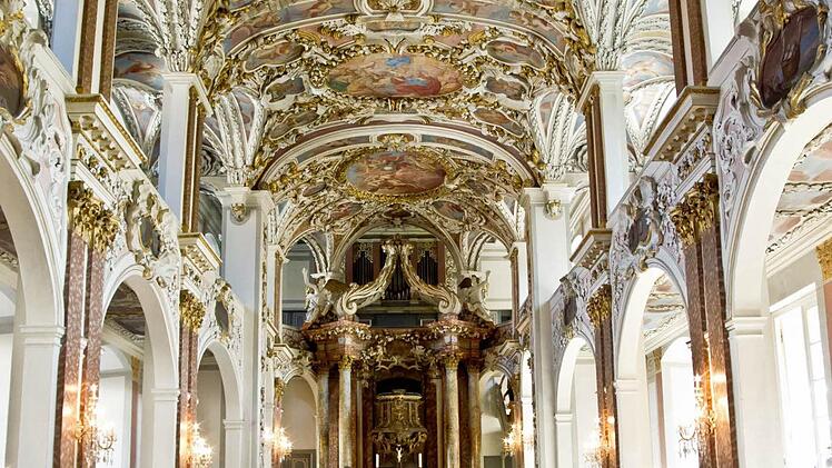 Blick in die barocke Schlosskirche der Coburger Ehrenburg. Hier findet in den Sommermonaten bis Ende August jeweils am Samstag eine Matinee unter dem Motto "Musik zur Marktzeit" statt. Beginn: 11 Uhr.Foto: Jochen Berger