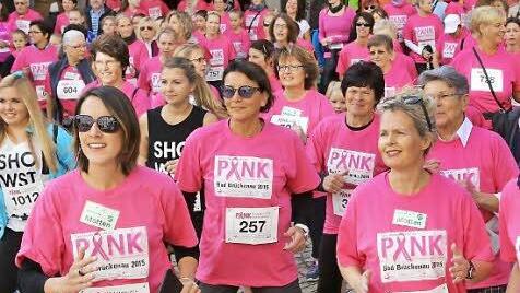 Am 3. Oktober füllt sich der Marktplatz Bad Brückenau wieder mit pink gekleideten Läuferinnen. Foto: Barbara Herbst