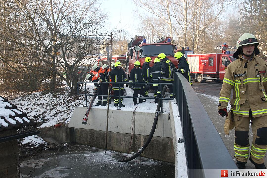 Kreis Coburg: Scheune in Grub am Forst steht in Flammen