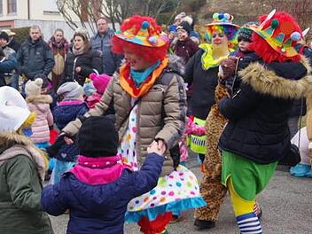 Viele Clowns gab es beim Kiga-Gaudiwurm auf dem Wilhelmsthaler   Eichsberg zu sehen.   Heike Schülein