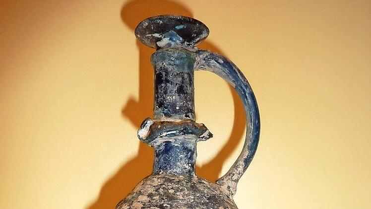 Vor etwa 2400 Jahren ist dieses Gefäß im Orient entstanden.