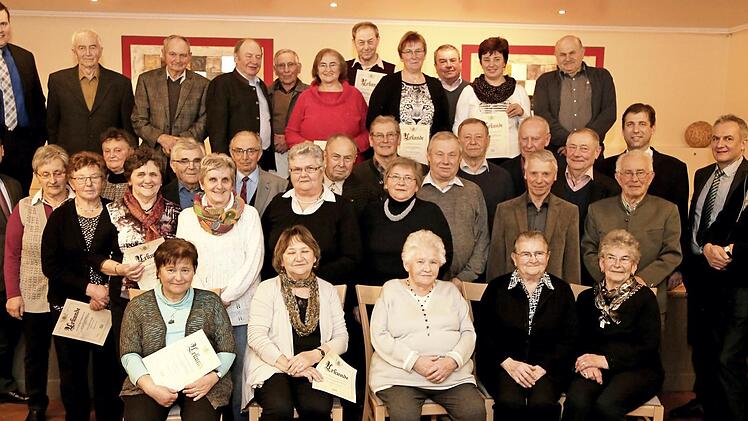 Die Geehrten in der VLF-Jahresversammlung in Gosberg  Foto: Franz Galster