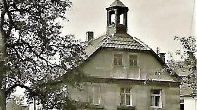 Das Doppelshaus von 1834 mit dem Glockenturm Repro: Fleischmann