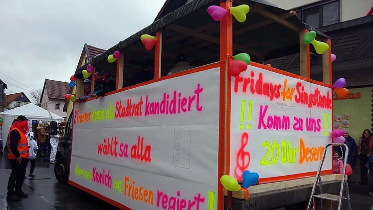 Impressionen vom Gaudiwurm in Friesen. Foto: Heike Schülein