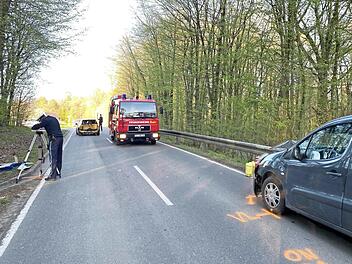 Die Unfallstelle am Waldrand zwischen Forchheim und Schloss J&auml;gersburg