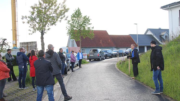 Vor-Ort-Termin in Frankenbrunn, Am Hägholz vor der Sitzung. Foto: Hilmar Ruppert