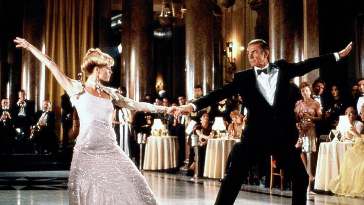 Der Durchbruch als Schauspielerin: In "Sag niemals nie" spielte Kim Basinger an der Seite von Sean Connery.