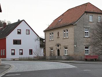 Das Dachgeschoss des Jugendhauses in Steinbach, vor allem, soll saniert werden. Das Pfarrbüro soll in das Erdgeschoss umziehen. Fotos: gg