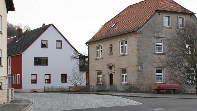 Das Dachgeschoss des Jugendhauses in Steinbach, vor allem, soll saniert werden. Das Pfarrbüro soll in das Erdgeschoss umziehen. Fotos: gg