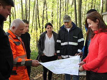 Eine Karte, in der die Wasserversorgung des Markts Geroda eingezeichnet ist, liegt den Experten vor. Wie die Quelle allerdings im Innern aussieht, weiß niemand. Foto: Ulrike Müller