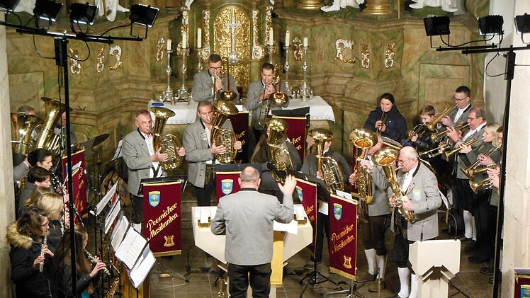 Die Premicher Musikanten bei einem Auftritt im vergangenen Advent. Bernhard Büttner