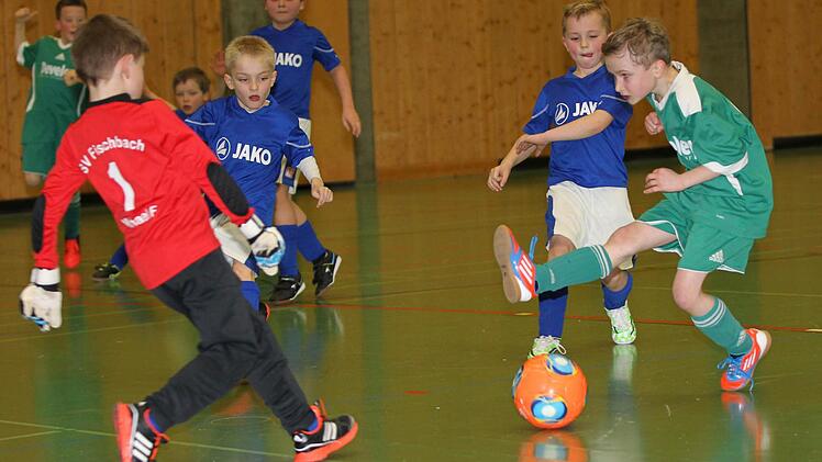 Spielszene vom Hallenturnier der F-Junioren in Kronach.  Foto: Heinric Weiß