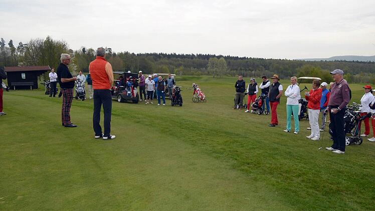 Da war noch alles in Ordnung: Der Golfclub Bamberg bei der Eröffnung der Saison 2015 auf dem Golfplatz Leimershof.  Archivbild: Johannes Michl