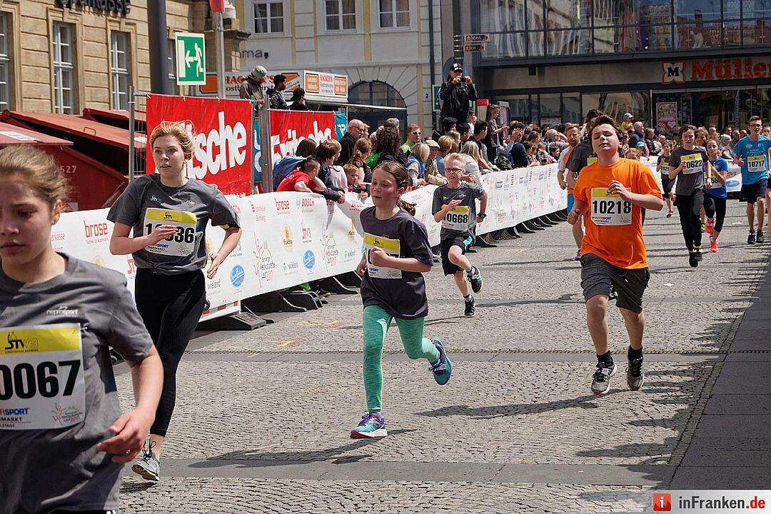 Weltkulturerbelauf 2017 in Bamberg: Der Zieleinlauf am Maxplatz