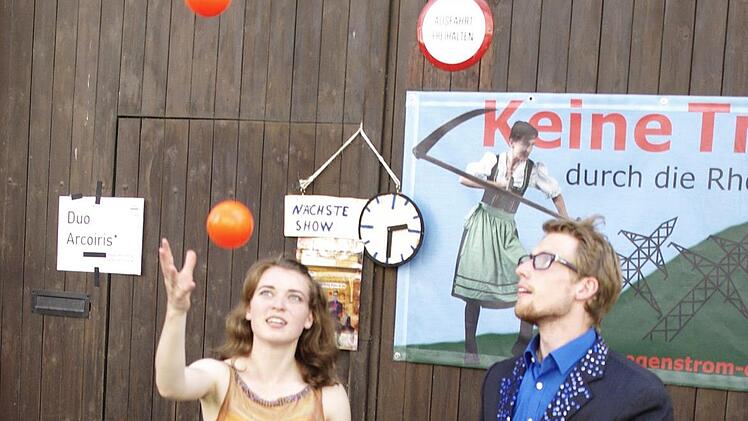 Das Duo Arcoiris unterhielt mit Jonglieren, Tanz und Akrobatik.