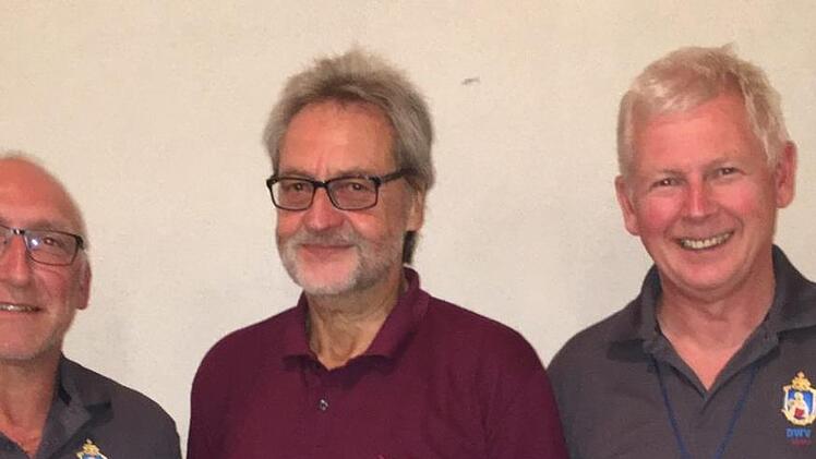 Hubert Simon, 1. Vorsitzender Dettelbacher Wallfahrtsverein sowie  Restaurator Reinhold Müller und 2. Vorsitzender Michael Günder.
