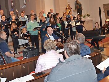 Der Chor „Spirit Voices“ lädt am 2. April zum Konzert für die Fastenaktion des Hilfswerks Misereor in die Kirche St. Josef Wilhelmsthal ein.