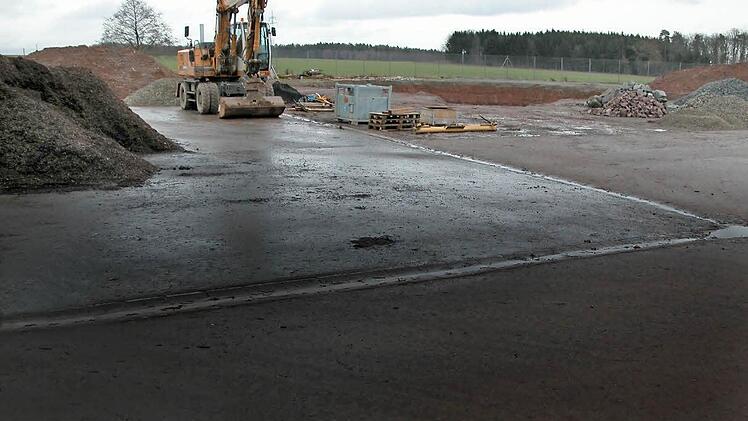 Auf der ehemaligen Biokompostier-Anlage auf Burghäuser Flur soll künftig ein Behälter mit Gärresten aus der Biogas-Anlage in Bad Bocklet zwischengelagert werden. Foto: Ewald Kiesel