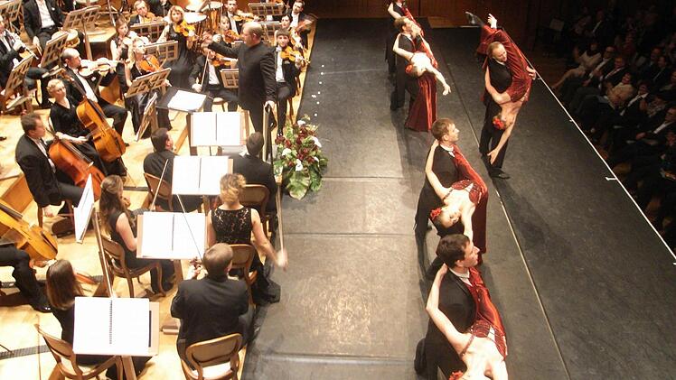 Die "Wiener Johann Strauß Konzert-Gala" mit dem K&K Ballett. Alexander Rumpf dirigierte die K&K Philharmoniker. Foto Rübel