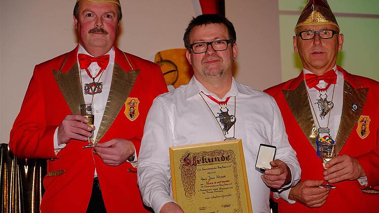Prunksitzung in Aura mit Ehrung. Foto: Gerd Schaar