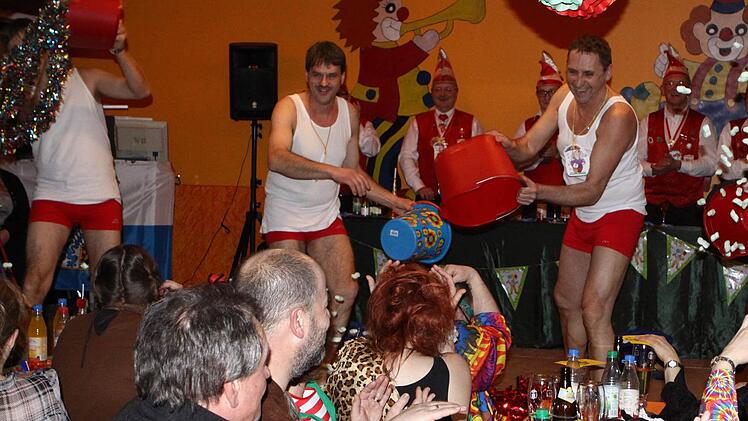 Die Schrubber-Männerballett. Foto: Thomas Dill