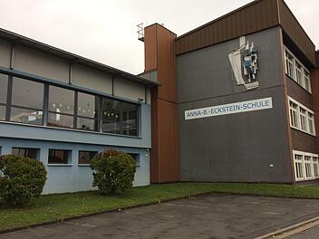 Die Anna-B.-Eckstein-Schule in Meeder, dort befindet sich die Gemeindebücherei. Diese Einrichtung soll nun aufgelöst werden. Foto: Oliver Schmidt