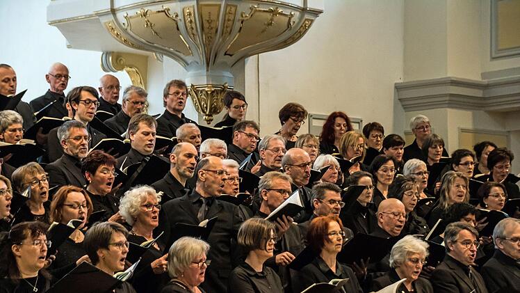 Großen Eindruck bei den zahlreichen Zuhörern in der Morizkirche hinterließ die Aufführung von Antonin Dvoráks "Stabat Mater" durch den Coburger Bachchor.Foto: Jochen Berger