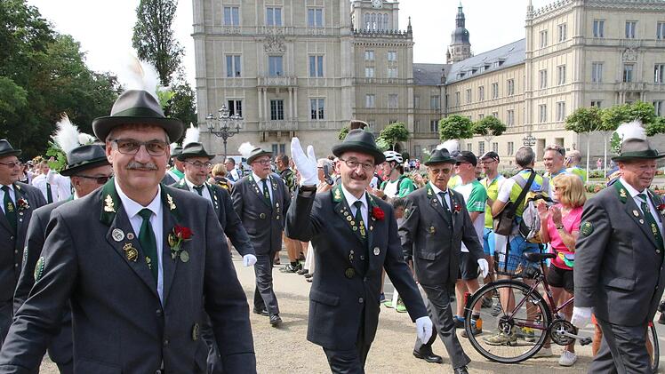 Beim SchützenauszugWolfgang Desombre